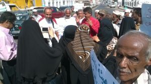 تتواصل احتجاجات المطالبة بصرف الرواتب في عدن