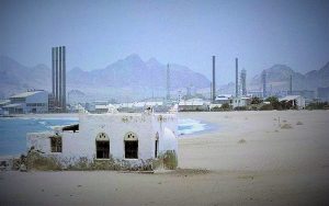محطات الوقود تعاود نشاطها بالتزامن مع استئناف شركة “مصافي عدن” تكرير النفط