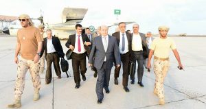 الرئيس هادي يتوعد وزير الداخلية ومحافظ عدن ومدير الأمن بالاقالة ويوجه بمراجعة عاجلة لخطة تأمين عدن ( تفاصيل )
