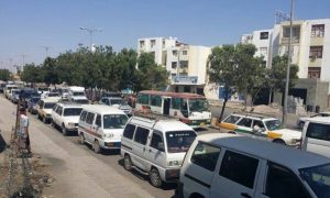 عدن : استمرار أزمة المشتقات النفطية وسط تجاهل من قبل حكومة الشرعيه