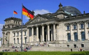 ألمانيا تعلن استضافة اجتماع لممثلين وصفتهم بـ”رفيعي المستوى” لتحريك عملية السلام المتعثرة