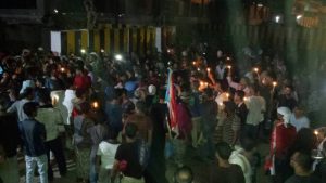 عدن .. غاضبون يهاجمون الشرعية ويزحفون نحو المعاشيق