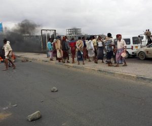 المبعدون الجنوبيين يهددون بقطع الطريق المؤدية إلى المعاشيق بعدن