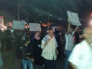 عاجل :انطلاق مسيرة شعبية غاضبة صوب المعاشيق ضد حكومة الشرعيه بعدن