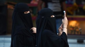 السعودية تسمح للمرأة بقيادة السيارة… وواشنطن ترحّب