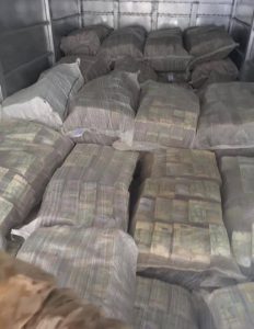 مطار عدن يستقبل شحنه مالية جديدة قادمة من روسيا