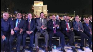 صور لمسئولي حكومة هادي بحفل غنائي بمصر تثير جدلاً كبيراً