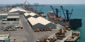 التحالف يفاقم من أزمة الكهرباء بعدن ويمنع دخول سفينة محملة بالوقود إلى الميناء
