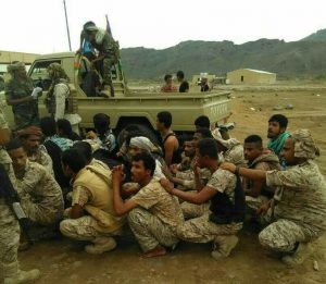 أسر قائد لواء موالي لهادي والعشرات من عناصرة من قبل قوات موالية للإمارات (صور)