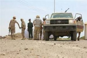 قوات إماراتية تهاجم منزل أمن مديرية الوضيع في عدن
