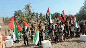 الإمارات تمنع طلاب سقطرى من تحية العلم اليمني