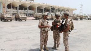 ضابط إماراتي يمنع طفلة يمنية في مطار عدن من السفر للقاهرة لتلقي العلاج