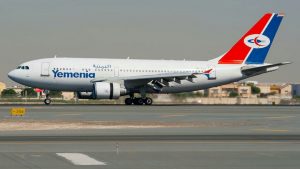 هبوط إضطراري لطائرة يمنية بعد دقائق من إقلاعها في مطار عدن