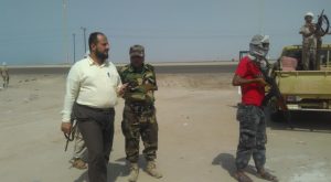 قوات إماراتية تهاجم مدير مديرية البريقة المحسوب على الإصلاح