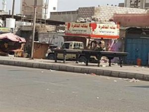 عدن .. قتيل وجريح في مواجهات بين الأمن ومسلحين