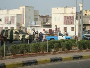 قوات إماراتية تهاجم سوق زنجبار وتختطف الهدار وأمن أبين يحتج