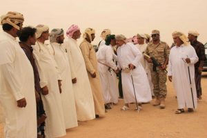سلطان المهرة وسقطرى يطالب الإمارات والسعودية برفع قواتها العسكرية في المحافظتين