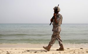 هدف الحرب ينكشف في معسكر العمري .. أمريكا ومطامع السيطرة على باب المندب