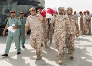 الإمارات تنعي أربعة من جنودها قتلوا في إحتراق بارجة دمرها الحوثيين في ساحل الحديدة