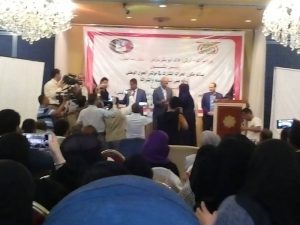 صنعاء : مكون الحراك المشارك في مؤتمر الحوار يكرم الفائزين بجائزة العمل الإنساني