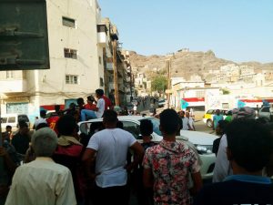 جموع غفيرة تشيع الطفل “قصي” ضحية الانفلات الأمني بعدن