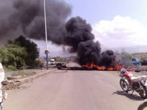 ثورة شعبية عارمة تعم الجنوب ومطالب برحيل التحالف وحكومة هادي