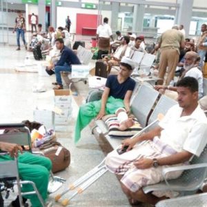 مطار القاهرة يستقبل 70 جريحاً من أبناء الجنوب بينهم حالات خطيرة