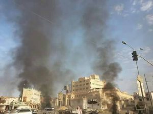 مسيرات وأعمال شغب وعصيان مدني يشل الحركة في سيئون