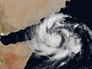 عاصفة «لبان» المدارية ترافقها امطار ورياح شديدة تدخل جزيرة سقطرى