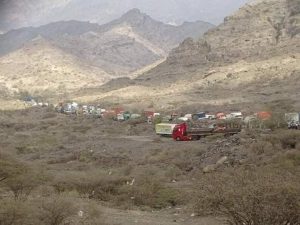 لحج : محتجون يقطعون الطريق الدولي الذي يصل عدن بالضالع