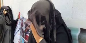 عدن .. صراخ امرأة أمام غوانتامو بئر أحمد يثير سخط شعبي ضد الإمارات(فيديو)
