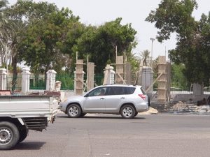عدن.. نقابة كلية الطب بجامعة عدن تهدد بإيقاف الدراسة