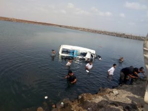 وفاة خمسة اشخاص بحادث مروري مروع في الجسر البحري بعدن