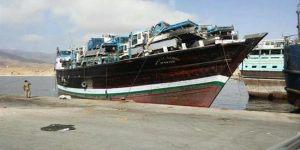 ضباط إماراتيون يمنعون إعادة تشغيل ميناء الشحر