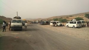 النخبة الشبوانية تطلق النار على المسافرين الشماليين