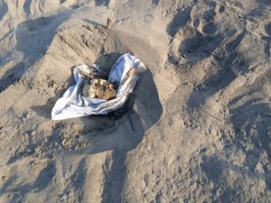 العثور على جثة مدفونة في ساحل أبين