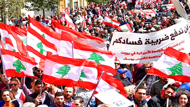 لبنان .. ثورة غضب شعبية رفضاً لضرائب حكومية على الواتس أب 