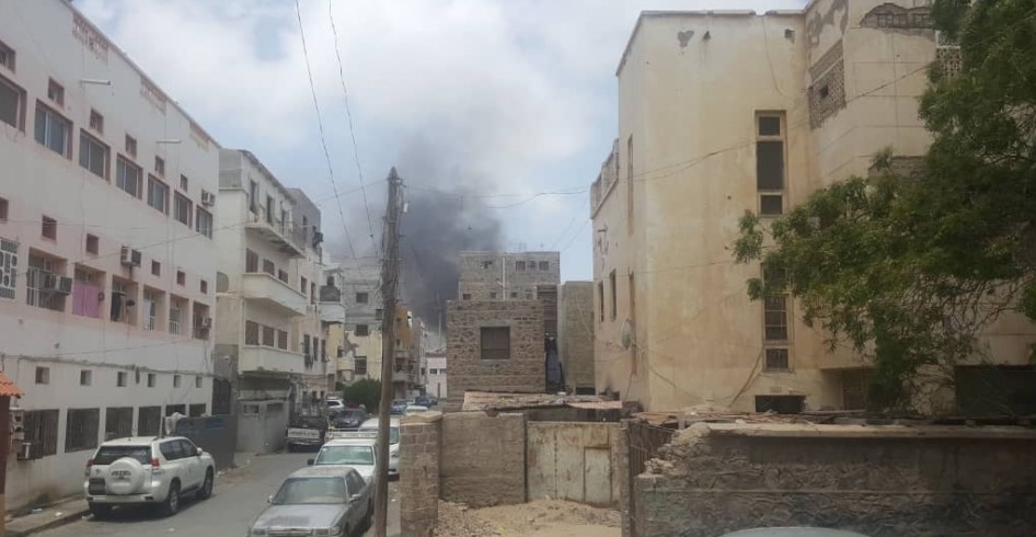 تفاصيل الهجوم المسلح الذي استهدف منزل شيخ مشائخ بئر أحمد بعدن
