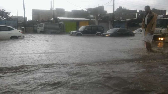 صنعاء : سيول الأمطار تتهدد حياة الآلاف من السكان