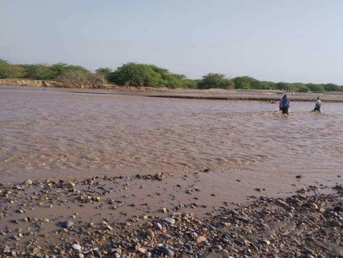 أبين.. السيول تقطع الطريق الدولي الرابط بين حضرموت وعدن