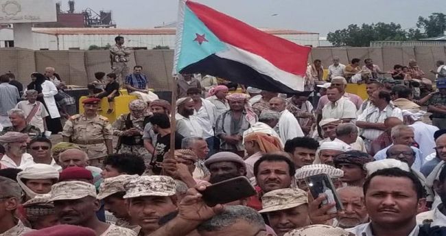 العسكريين الجنوبين يتوعدون التحالف والإنتقالي في عدن