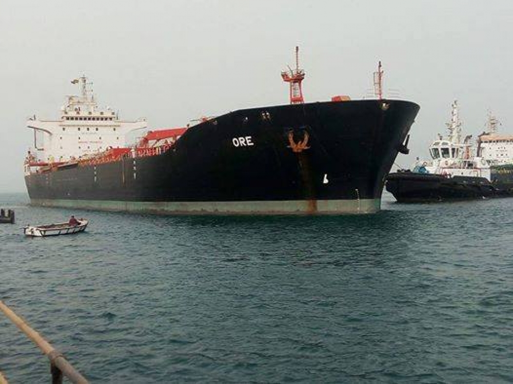 الإنتقالي يسمح بدخول  13500 طن من المازوت التالف إلى ميناء عدن