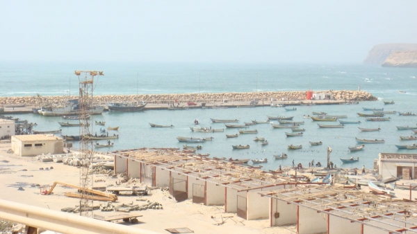 القوات السعودية تنشر قواربها العسكرية في سواحل ضبوت بالمهرة وتمنع الإصطياد