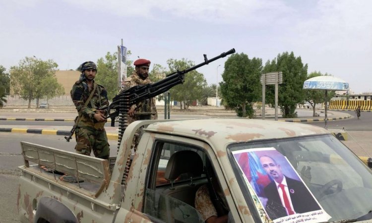 الإنتقالي يختطف قائد عسكري موالي لهادي من أمام منزله في عدن