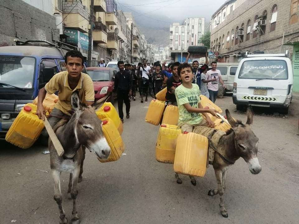 حكومة المناصفة تتجاهل استمرار أزمة الكهرباء في المحافظات الجنوبية