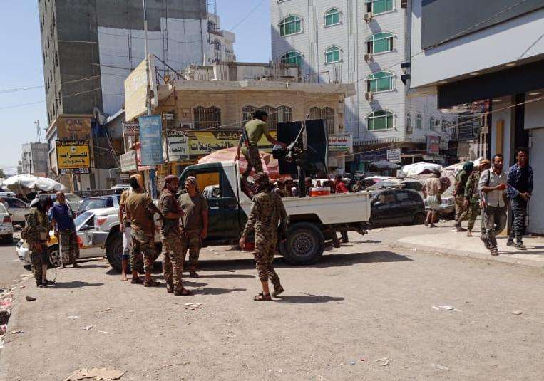 عدن: الانتقالي يلجأ إلى مصادرة الدراجات النارية للتغطية على فشله الأمني