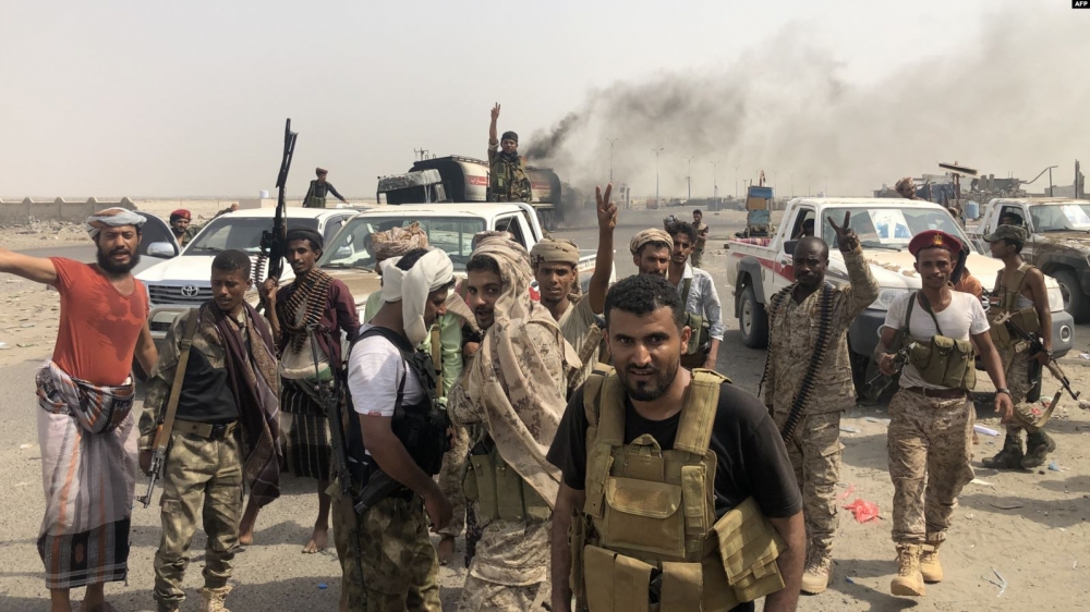 بن لغبر : السعودية ترسل تعزيزات عسكرية إلى تنظيم القاعدة في أبين
