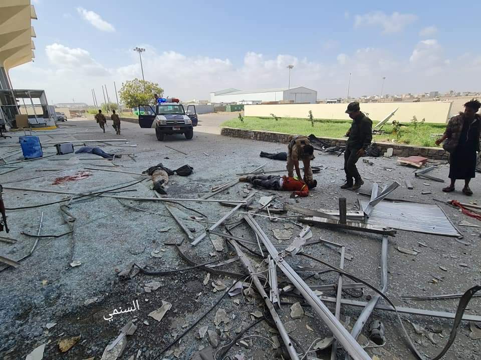الصليب الأحمر يؤكد مقتل ثلاث من موظفيه وفقدان أخرين بتفجيرات مطار عدن