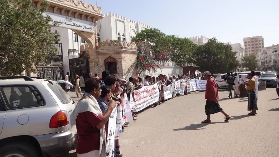 للأسبوع التاسع .. أبناء حضرموت يواصلون احتجاجاتهم المنددة بتردي الخدمات والإنفلات الأمني