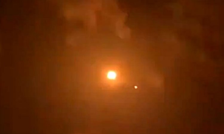 هجوم جوي واسع يعطل الحركة الملاحية في مطارات السعودية(فيديو)